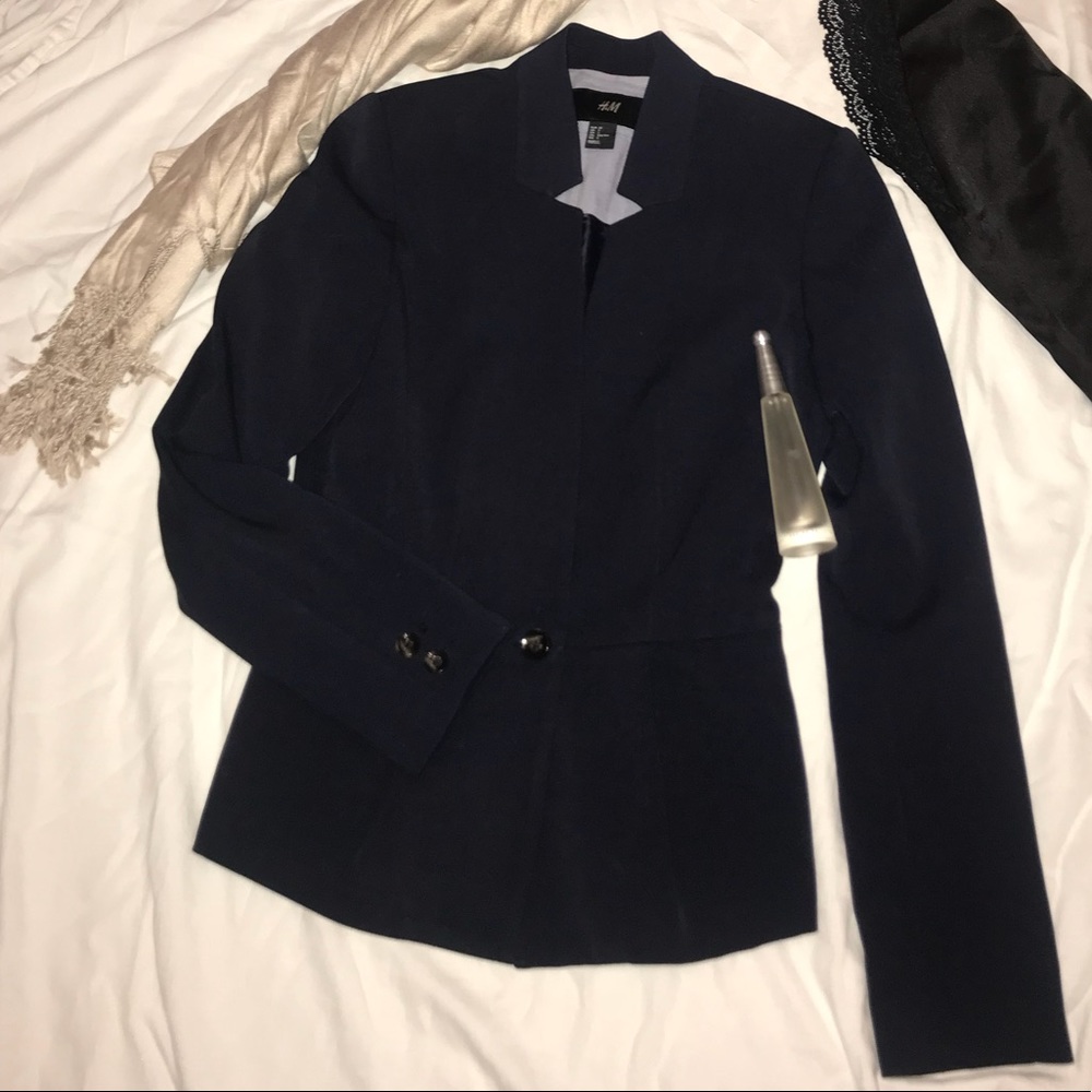 H&M fitted navy blazer for a MODERN WOMAN
